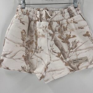COMFRT CAMO SHORTS IN WHITE OAK NEW WITH PACKAGING
